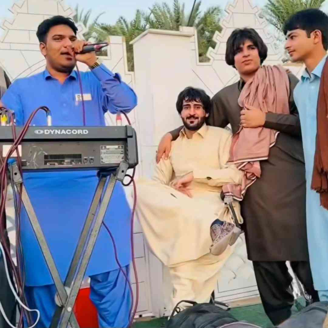 پوریا منصوری نا بکن طارف‌ نپص