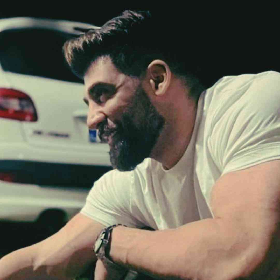 محمد محرمی توی قلبم تو لایق سلطنتی باید مال من بشی