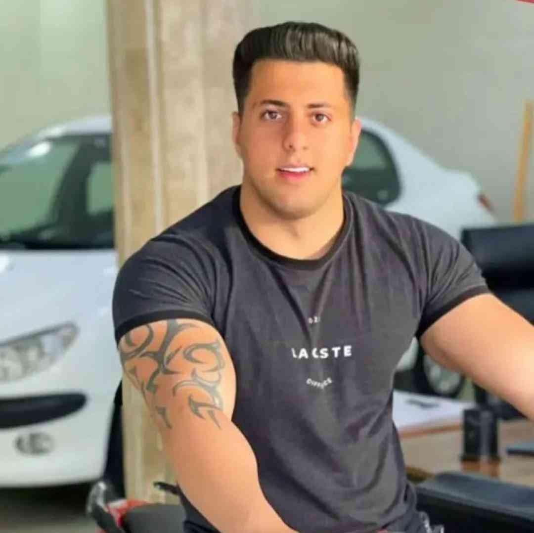 سبحان رستمی زندگیم پوچ عین یه شاخه‌ ی بی برگه