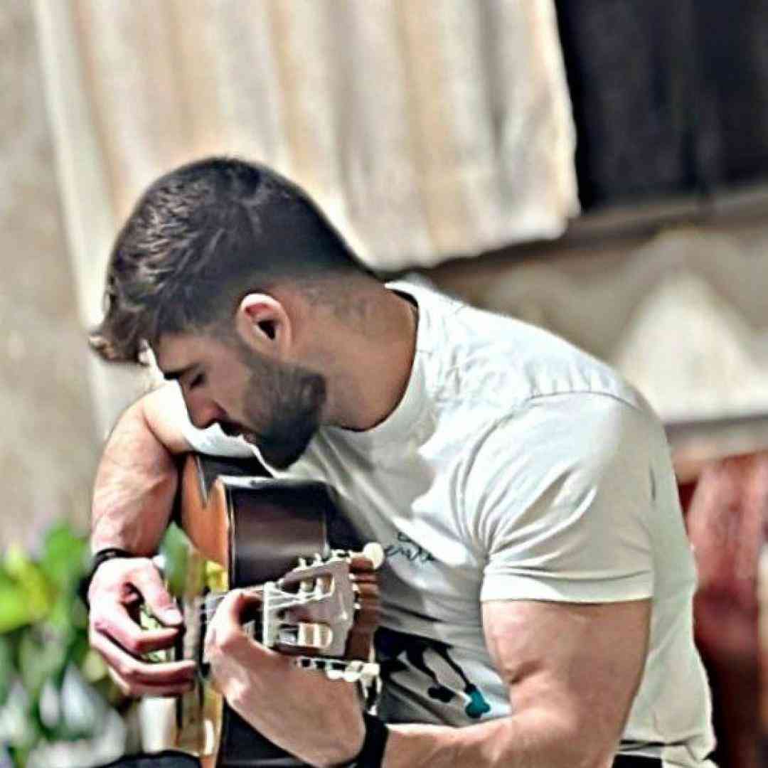 محمد محرمی توی قلبم تو لایق سلطنتی باید مال من بشی