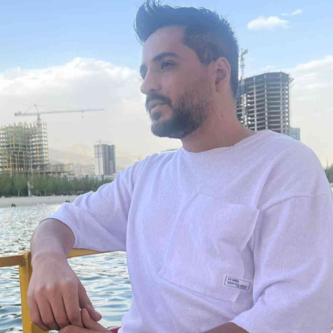 مجتبی دربیدی دوس دارم تاج طلا رو سر تو باشه