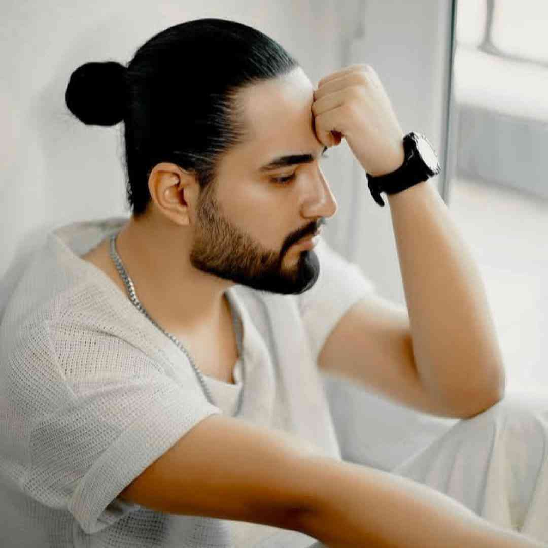 نیواد یه پنجره با یه قفس یه حنجره بی همنفس