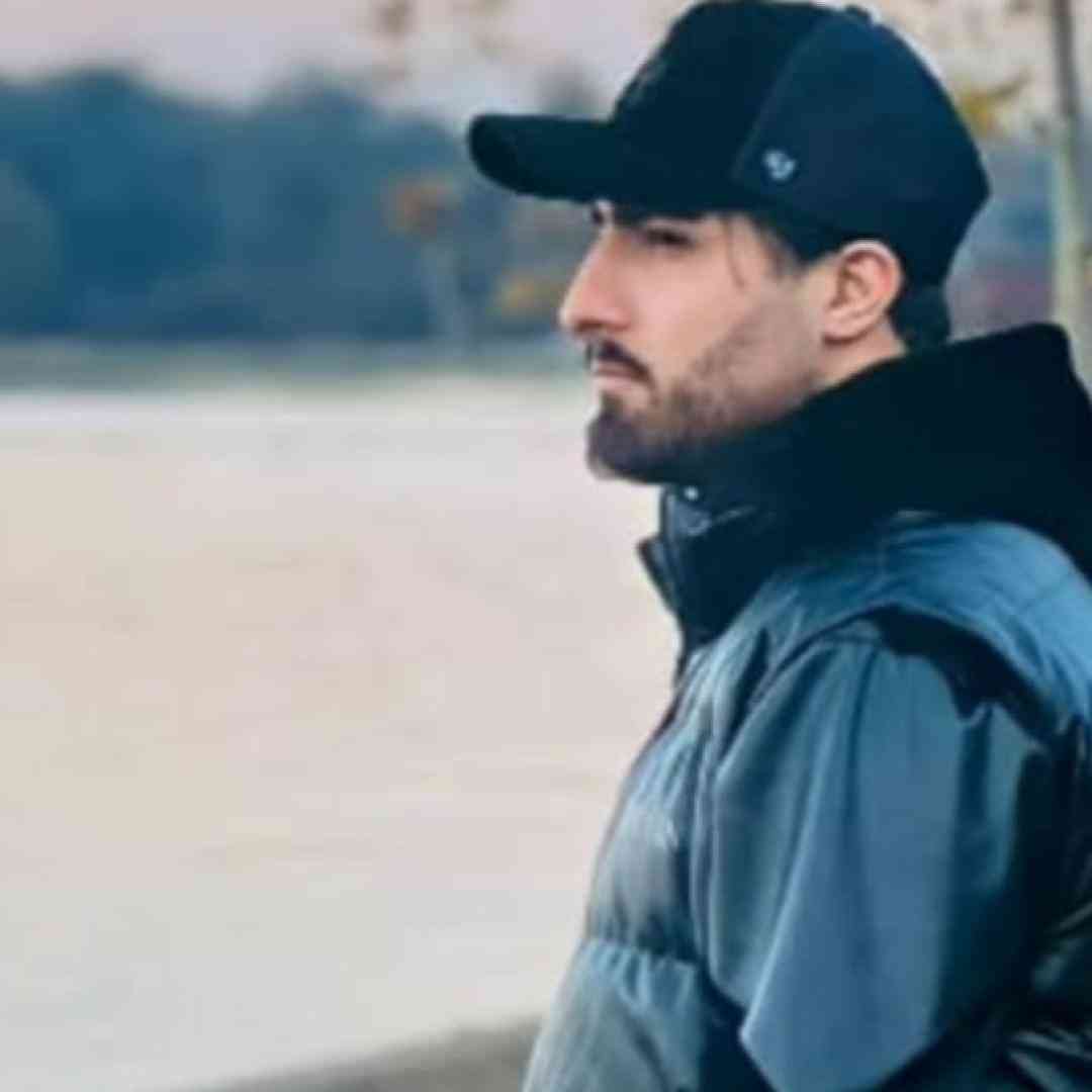 امیر لیام قشنگه داشتنت ولی نمیخوام ببینمت