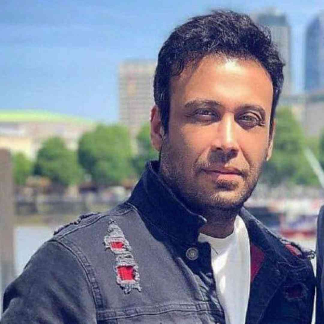 محسن چاوشی ساعت دیواری