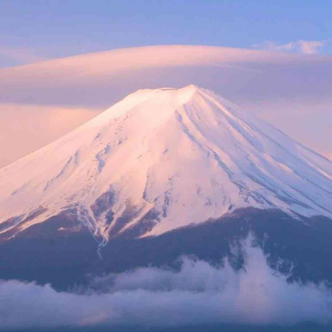  آدما فقط به پول میذارن احترام تو واسه ی پول‌ کسی
