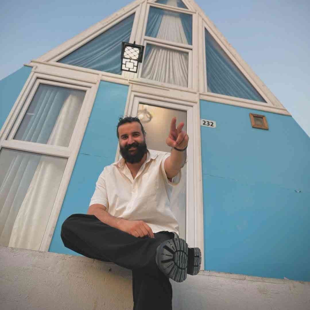 مهدی دارابی هیچی مثل بودن تو حالمو خوب نمیکنه