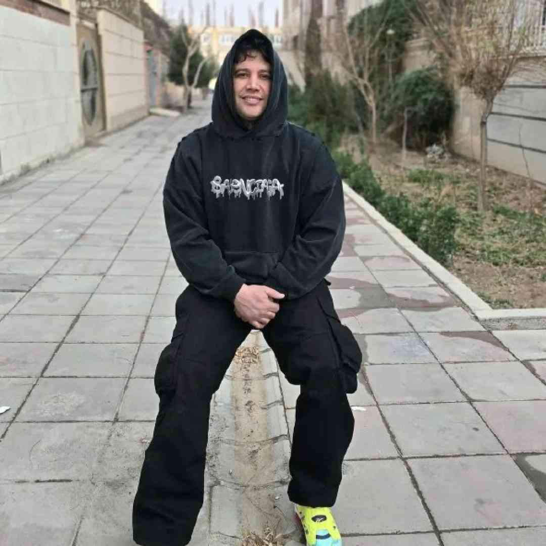 علی احمدیانی دیاری چاو مردمم انگشت نمای ناحقمم