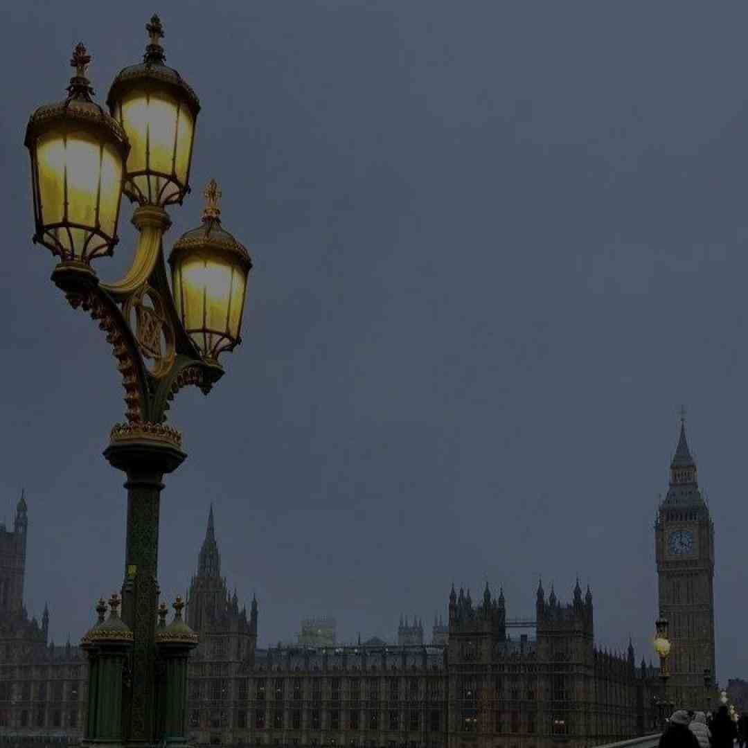  کار هر کسی نیست کنار من بودن چی میشد دنیا