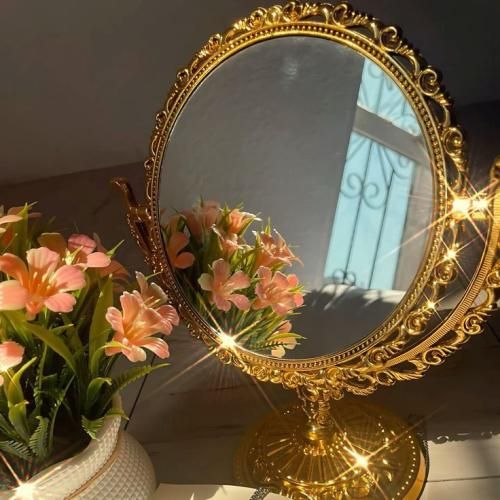 میگن اسمش ثریاست چشماش همرنگ دریاست